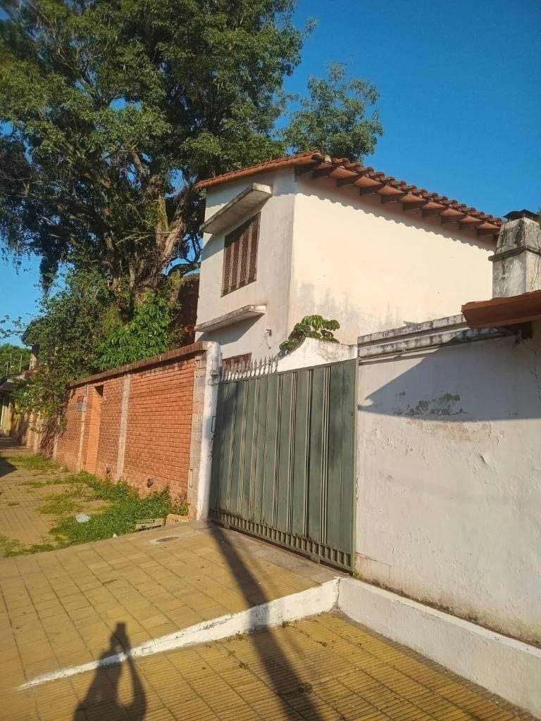 Terreno con Casa sobre Augusto Roa Bastos, foto 4