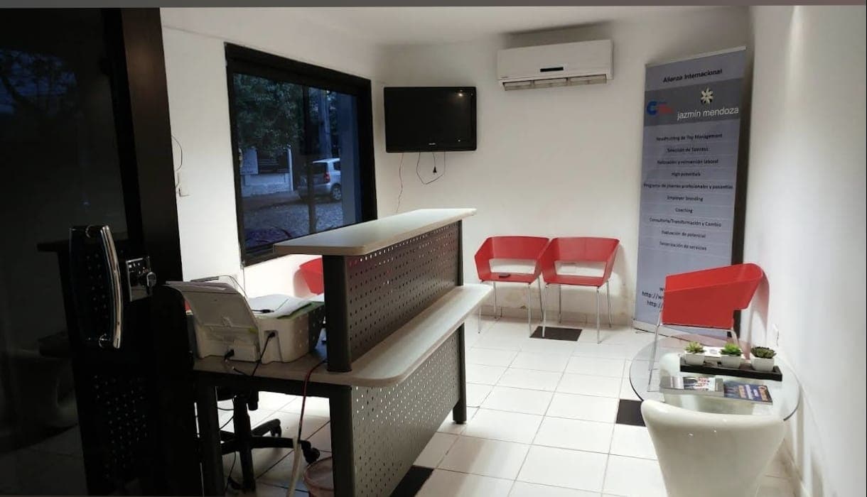 Oficina amoblada - en eje corporativo