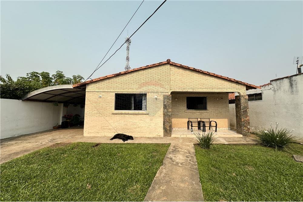 Amplio terreno con casa cerca del CIT