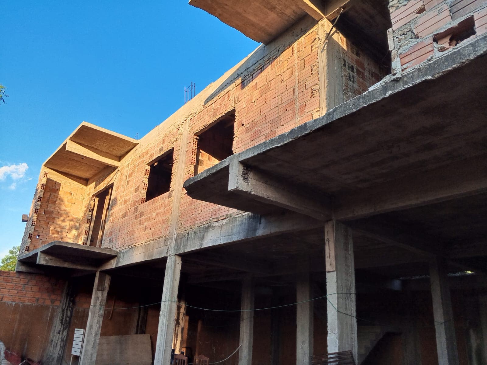 Casa c/ constrccion a terminar en Ñemby bº caaguazu, foto 5