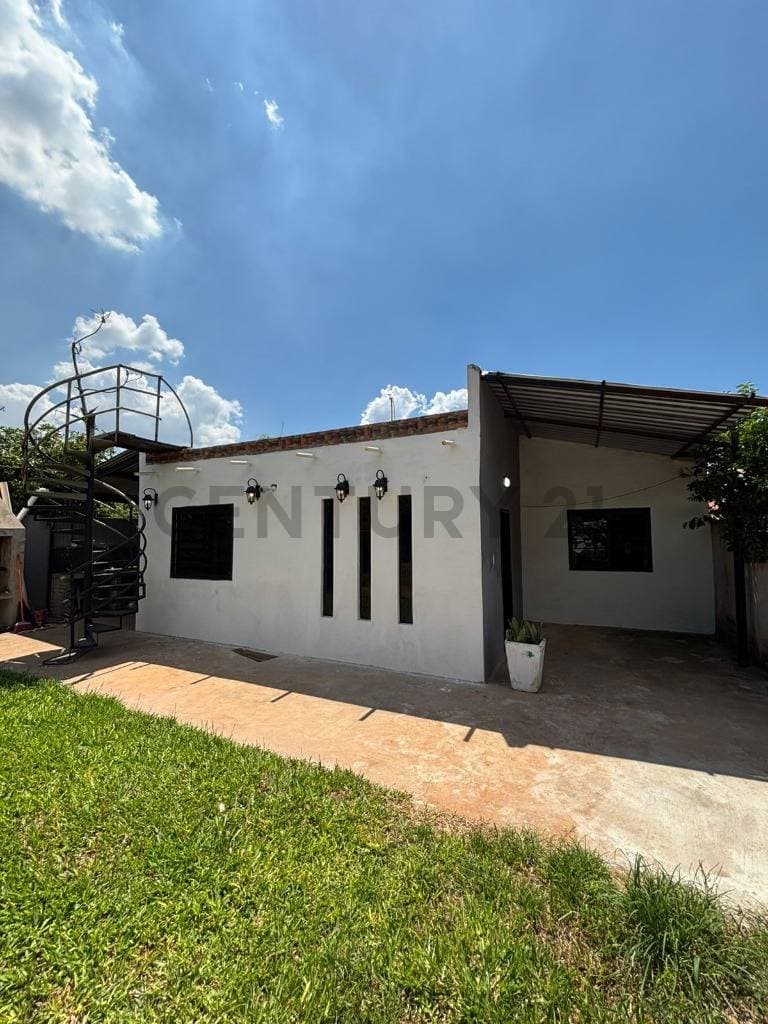 Casa en venta en Luque – Isla Bogado