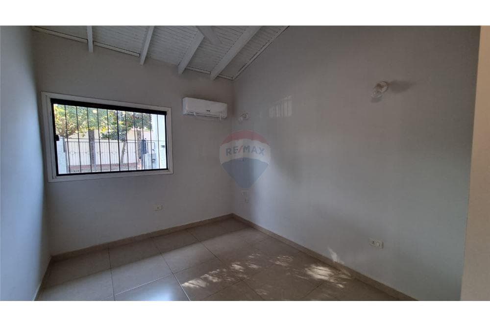 Casa de 4 Dormitorios en PB en Lambaré, foto 3