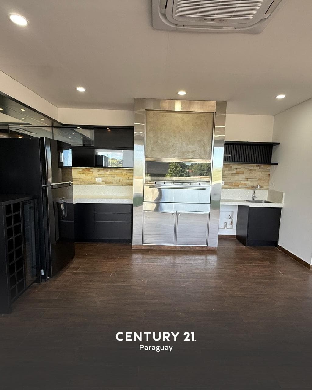 EN VENTA Casa de 3 Dormitorios en Suite en Lambaré, foto 3