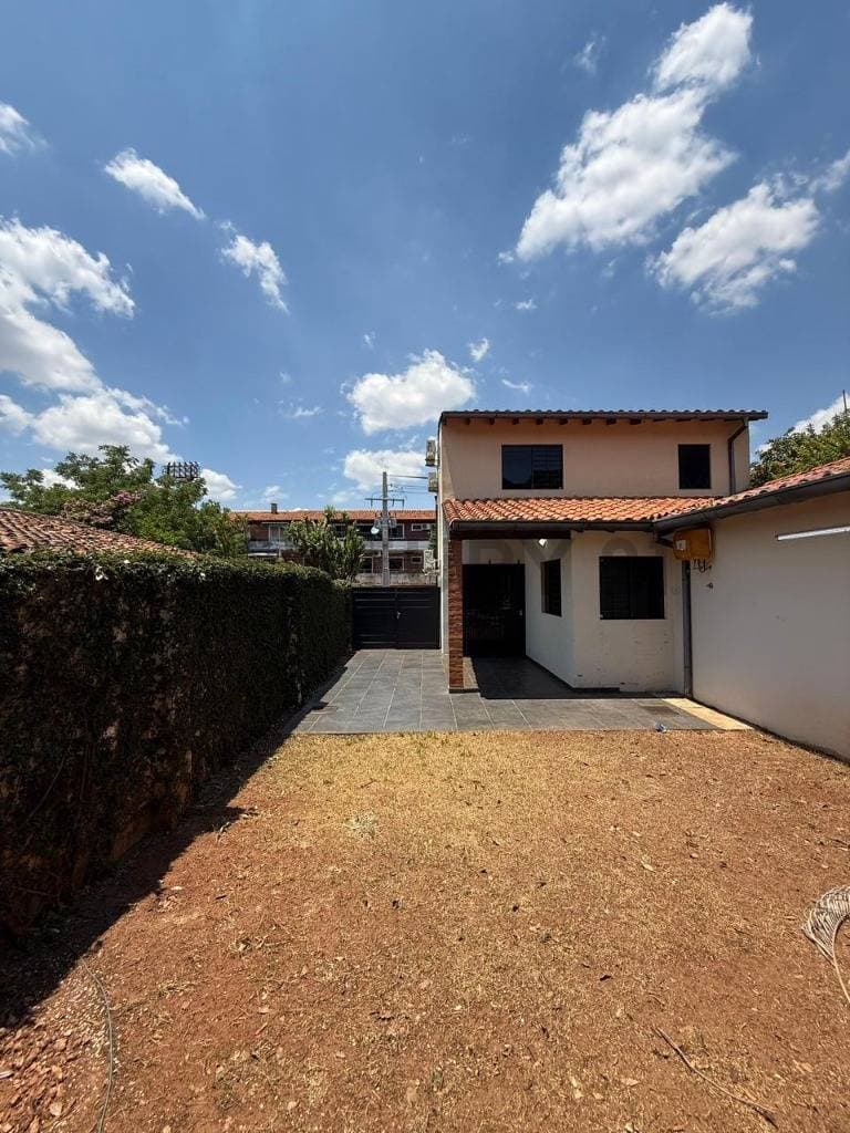 Casa en Alquiler para vivienda u oficina – Barrio Mburicaó, Asunción, foto 5