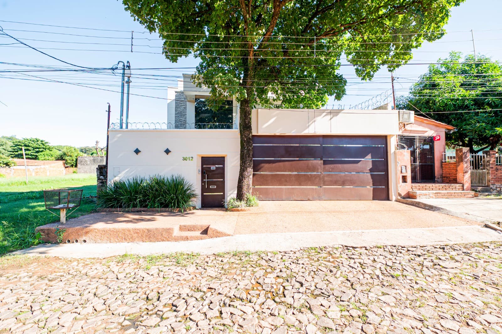 En venta amplia casa en lambare, foto 3