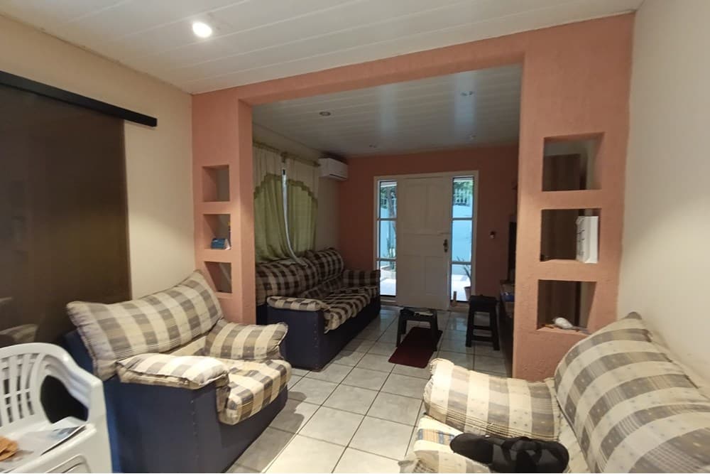 Casa - Venta - Luque, Paraguay, invierte en un nuevo hogar!