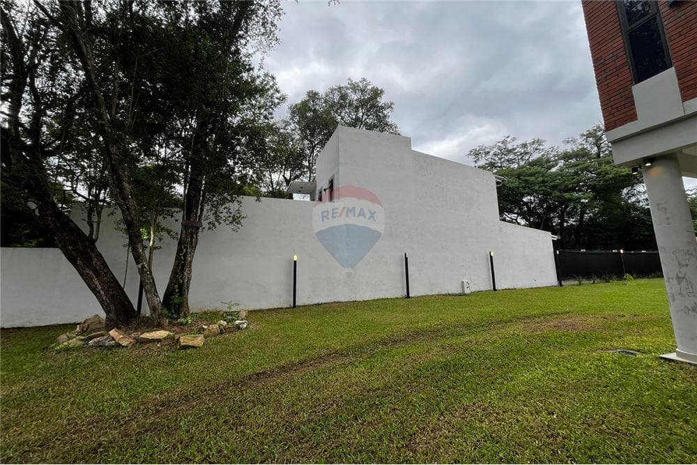 Casa con amplios espacios estilo minimalista, foto 5