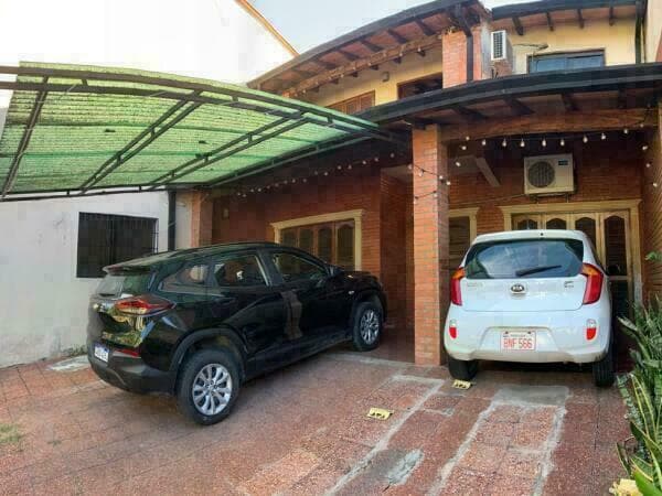 En venta casa en Lambaré, barrio apua. 4 dormitorios (3 en suite). Baño social, foto 2