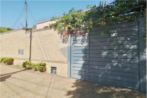 dos casas en Barrio Jara
