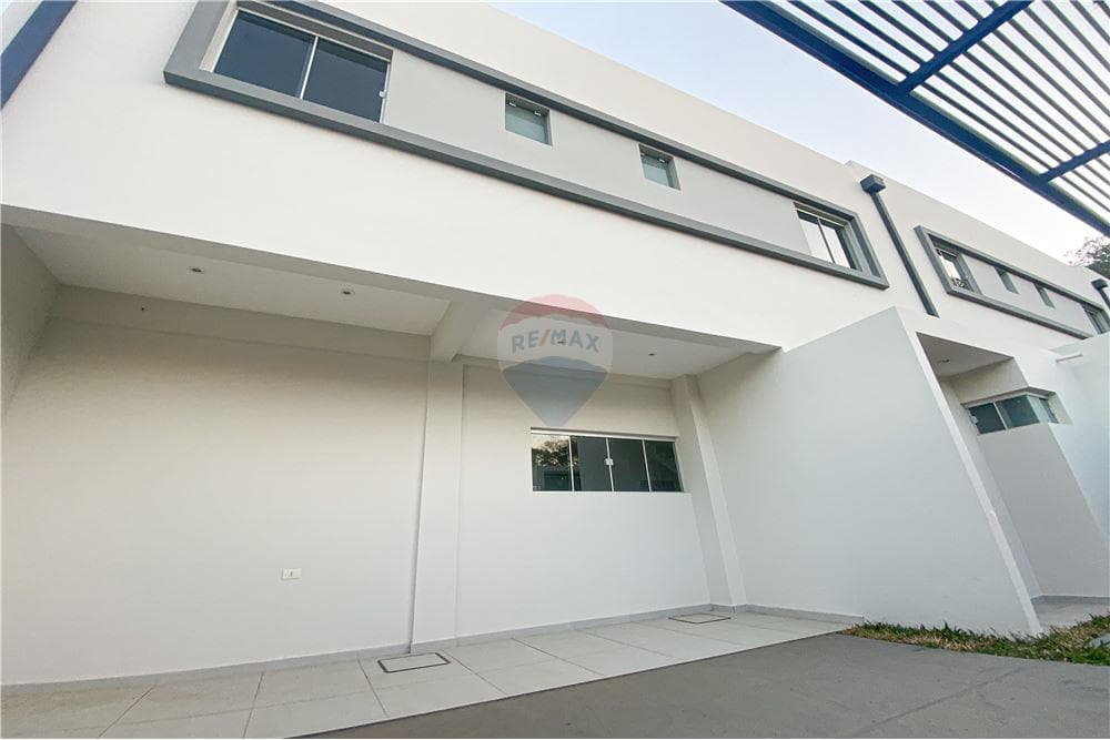 En venta duplex con patio zona super 6 laurelty, foto 2