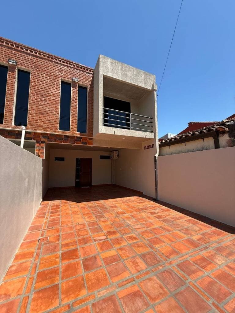 Vendo duplex en San Lorenzo zona una apto para che roga pora