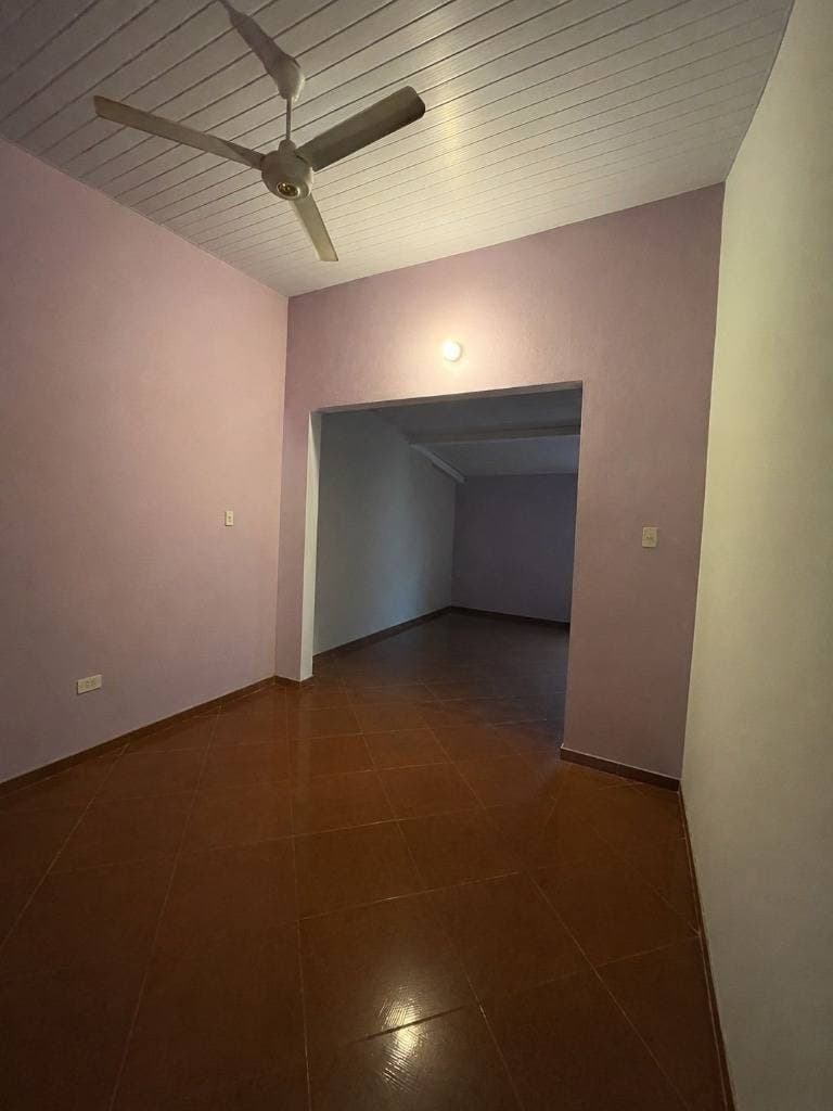Amplia Propiedad de 3,5 Hectáreas con Piscina, Casa y Espacios Recreativos — foto 3