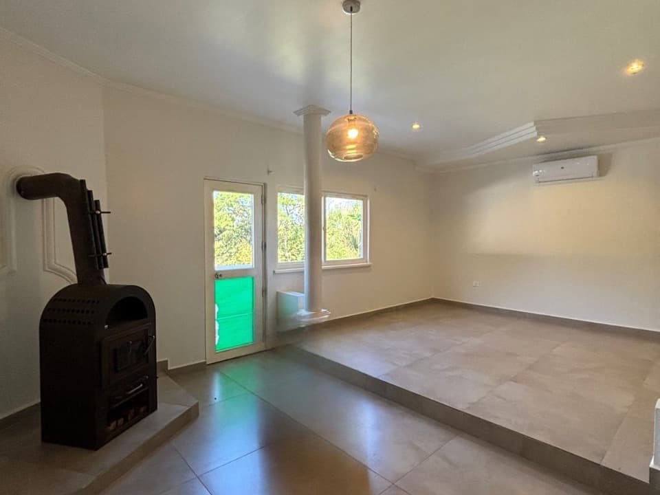 Casa con amplio patio en alquiler — foto 4