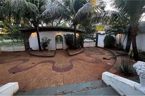 Alquilo amplia casa en asuncion villa aurelia