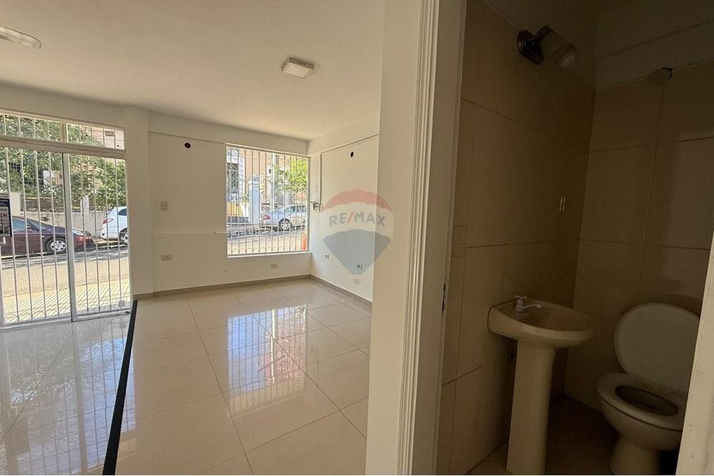 Local Comercial - Alquiler — foto 2