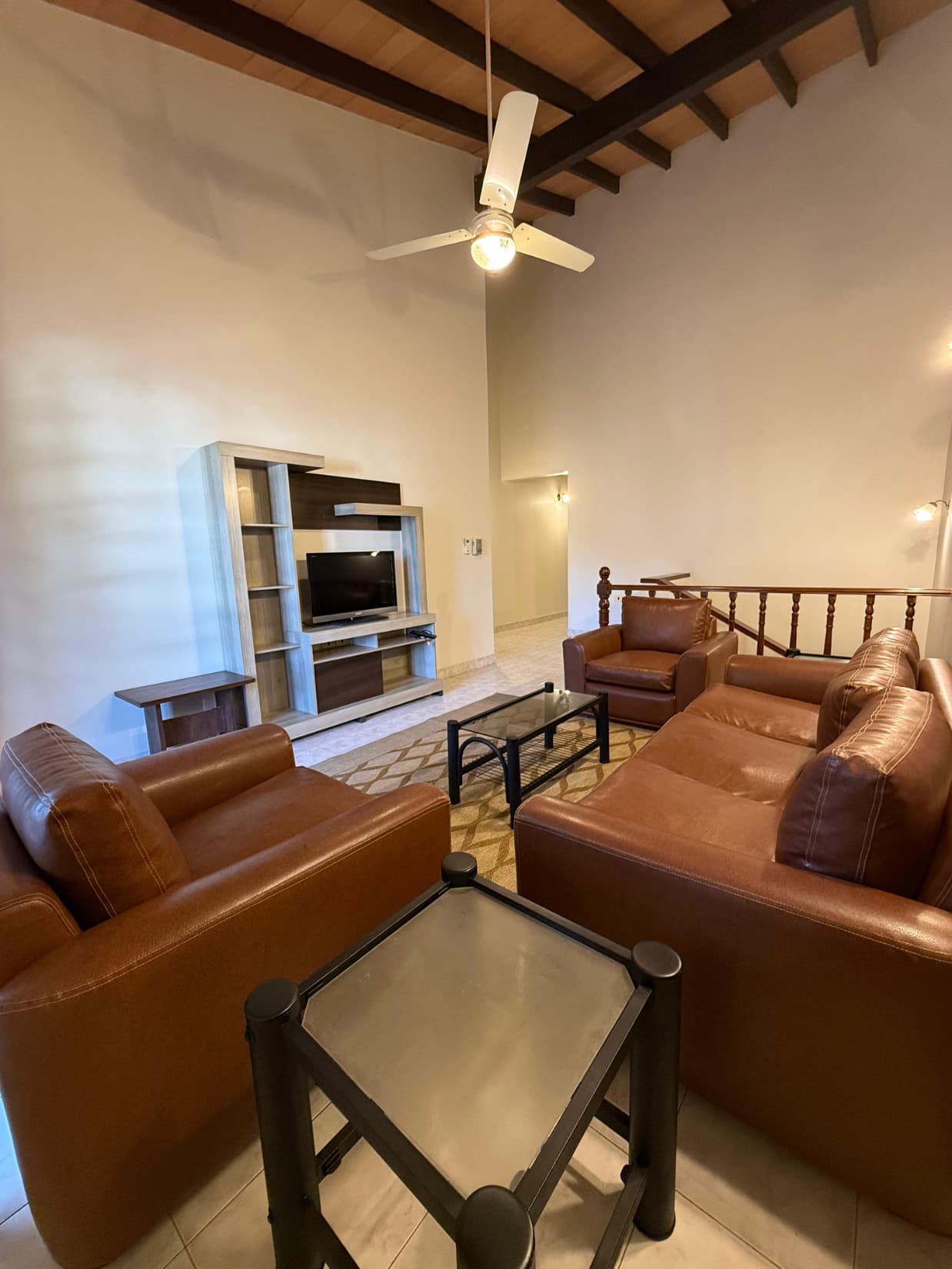 Ykua sati, en alquiler, duplex amoblado de 3 dormitorios