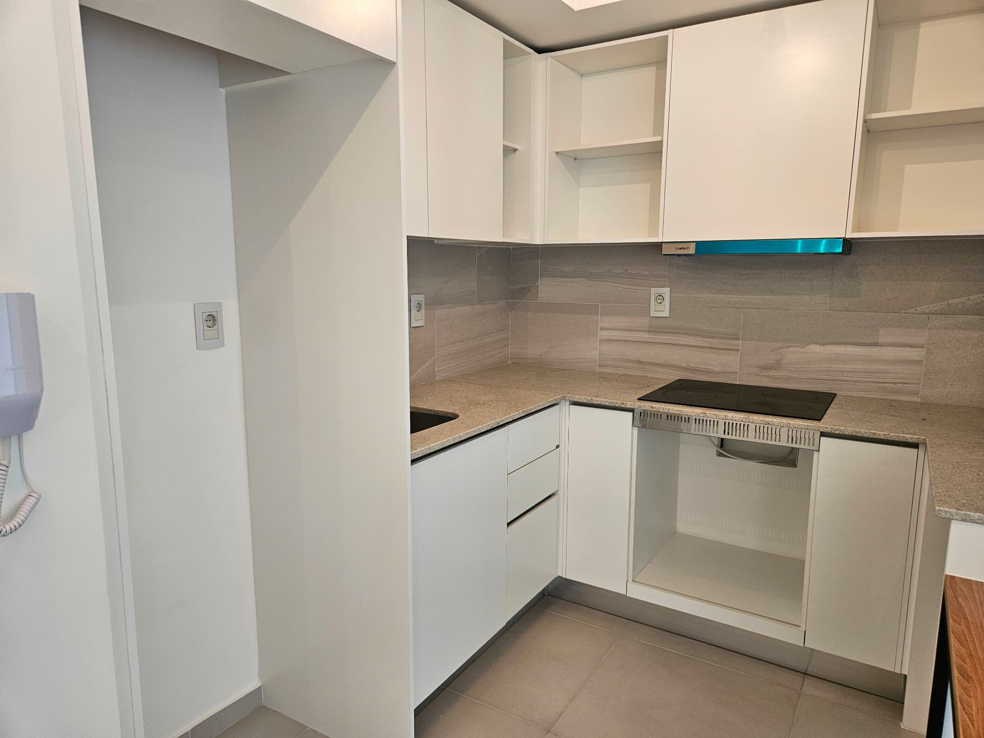 EN VENTA! Departamento De 2 Habs En Las Mercedes, foto 4