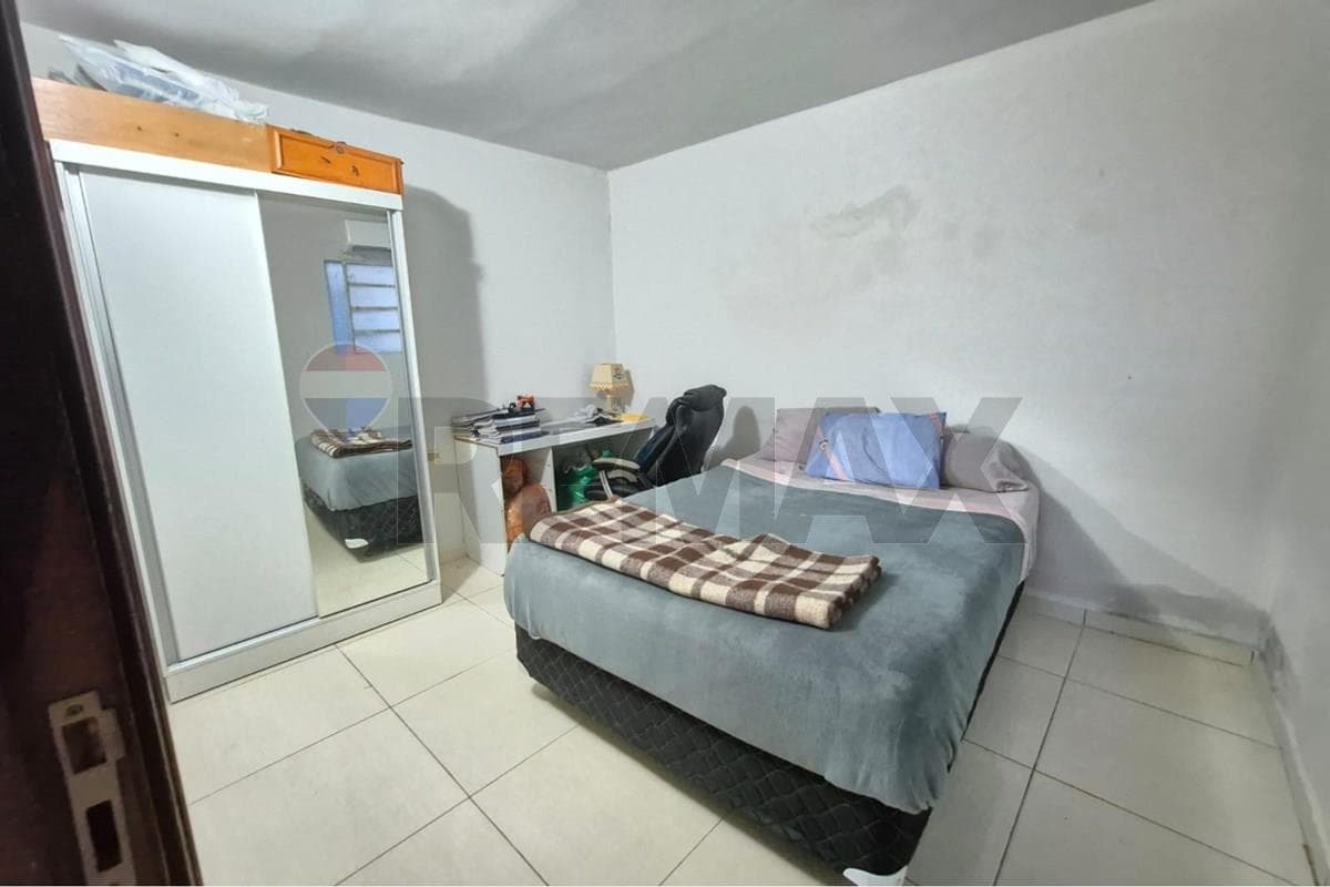 Casa en Esquina de 4 Dormitorios en Luque - A 2 Cuadras de la Municipalidad, foto 5