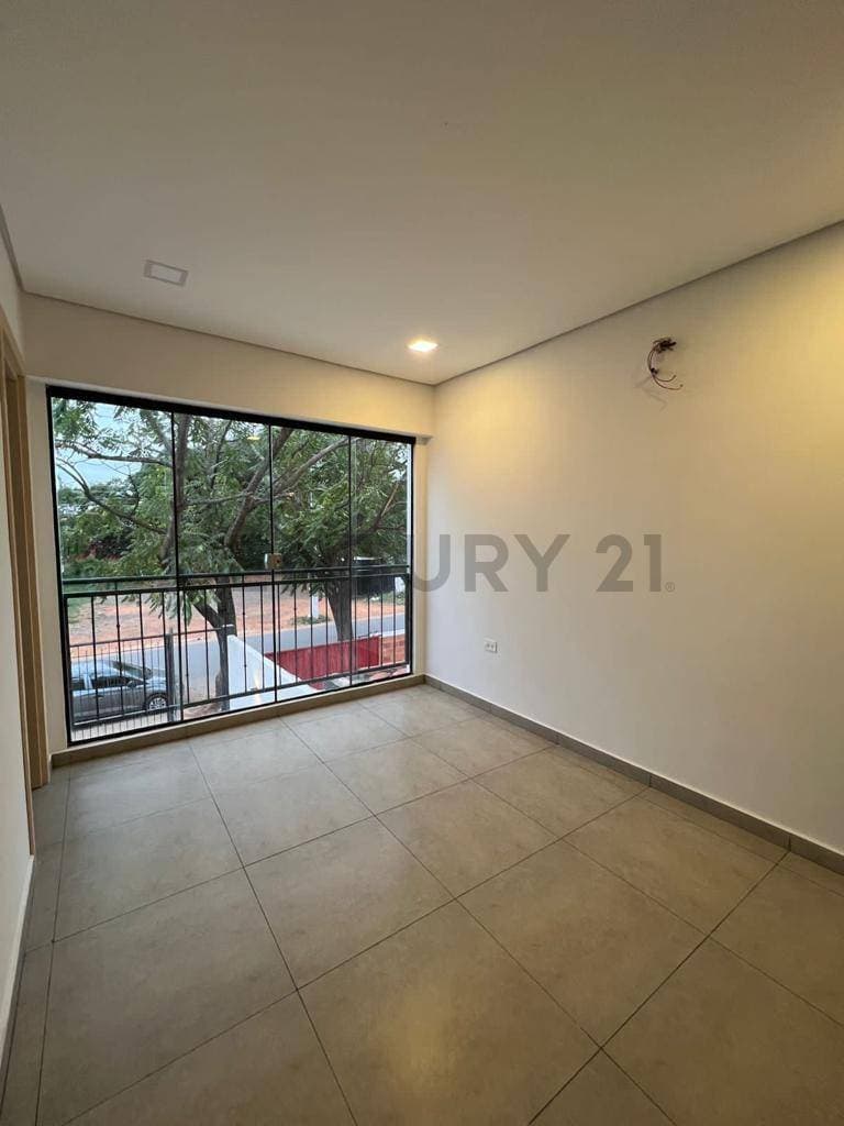 moderno Duplex en Luque detras de la Conmebol, foto 4