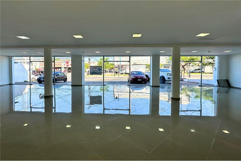 Amplio local comercial sobre la avda. Artigas — foto 5