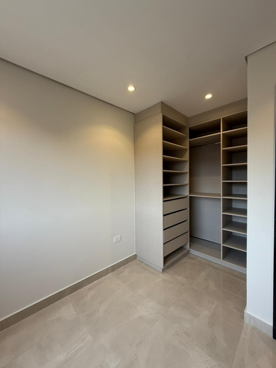 Departamento de un dormitorio en alquiler en Luque, foto 5
