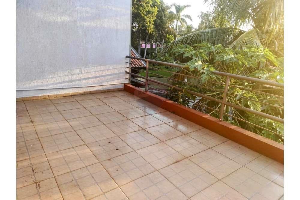 amplia casa en el cuarto barrio de Luque — foto 4