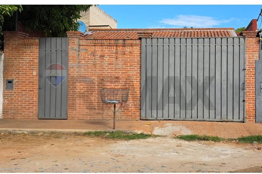 Casa en venta – Barrio Mbocayaty, Asunción