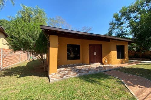 Alquilo casa en lambare