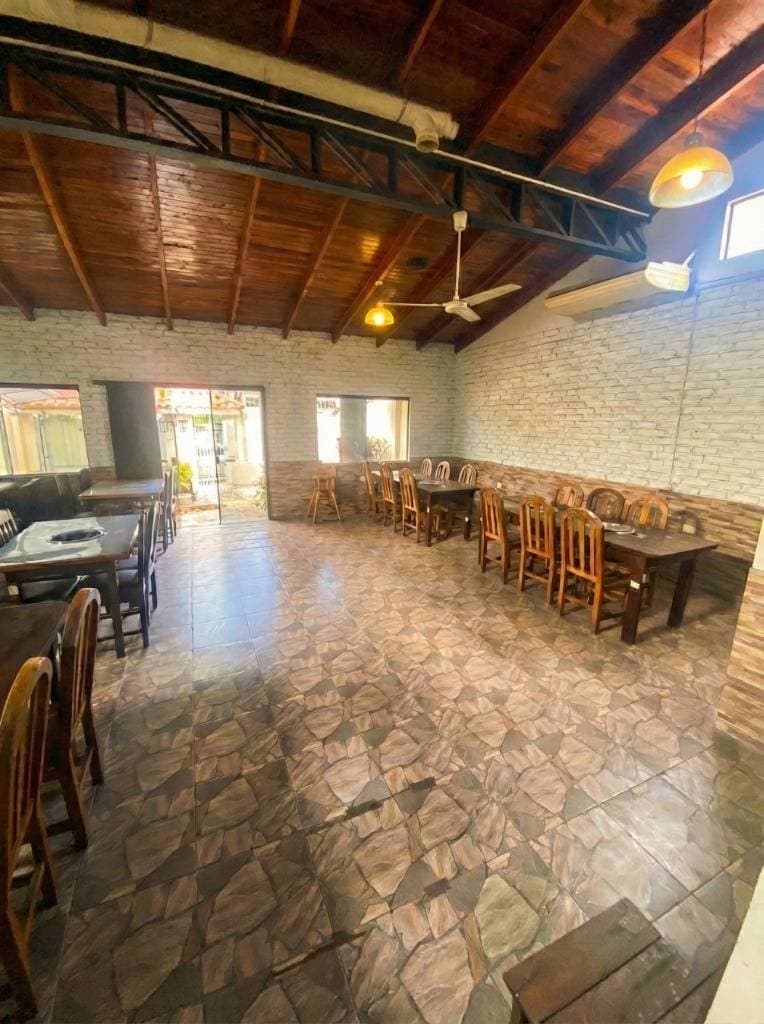 casa con local gastronómico en el barrio Pettirossi de Asunción, foto 3