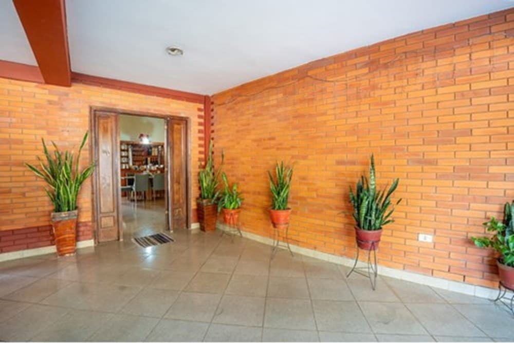 En venta casa con piscina en Luque laurelty j.a, foto 2