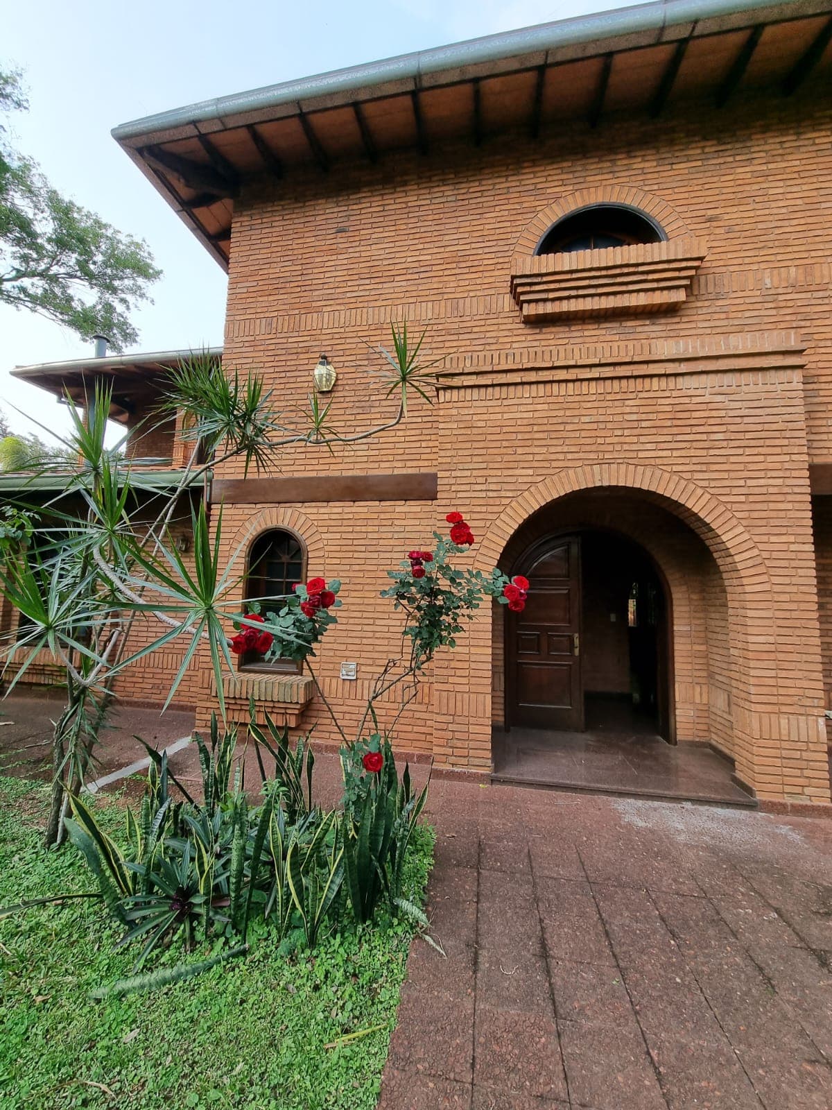 hermosa residencia! Sobre la Avda Mariscal López casi Madame Lynch — foto 1