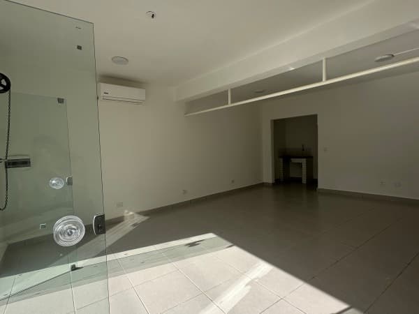Salon comercial en Fernando de la Mora zona norte, foto 3