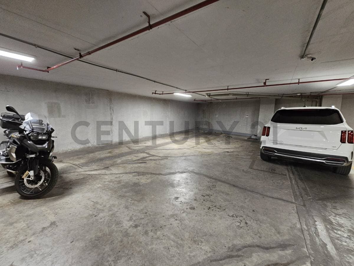 En venta gran departamento de 4 suites y 4 cocheras en edificio miranda, foto 2