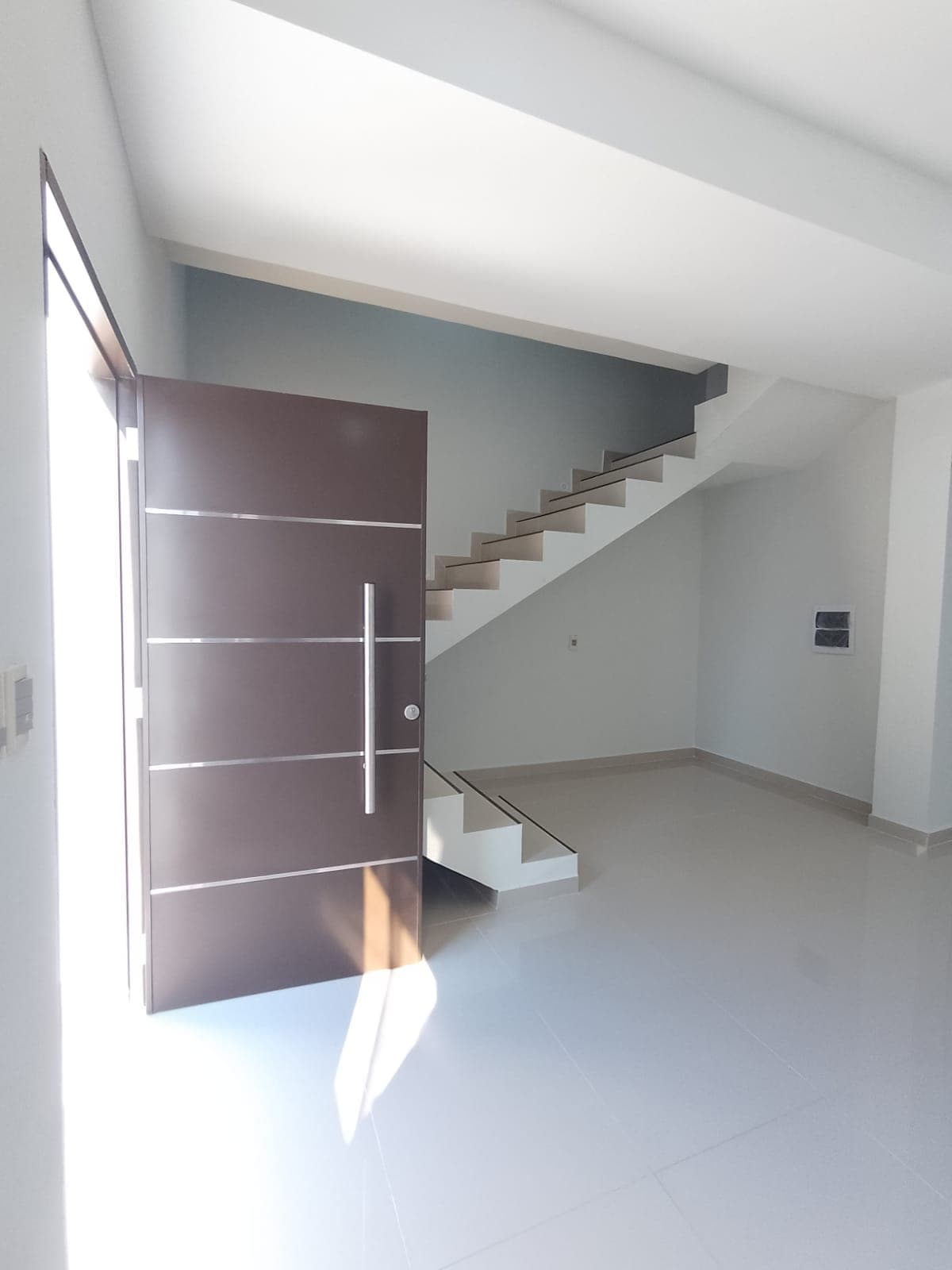 De Duplex A Estrenar En Lambare De 3 Dorm Y Garage P/ 3 vehic, foto 4