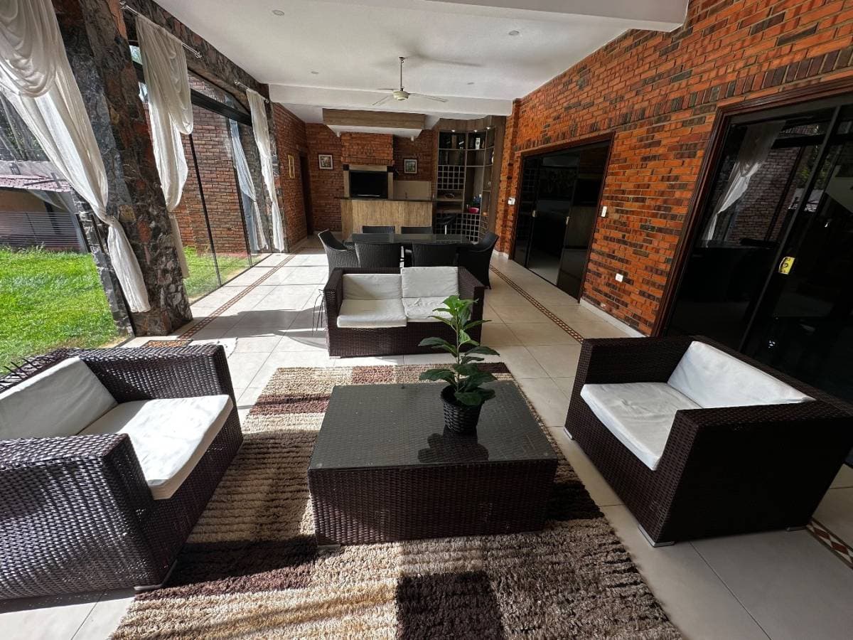Casa Residencial En Venta Amplia, Amoblada En Los Laureles, foto 4