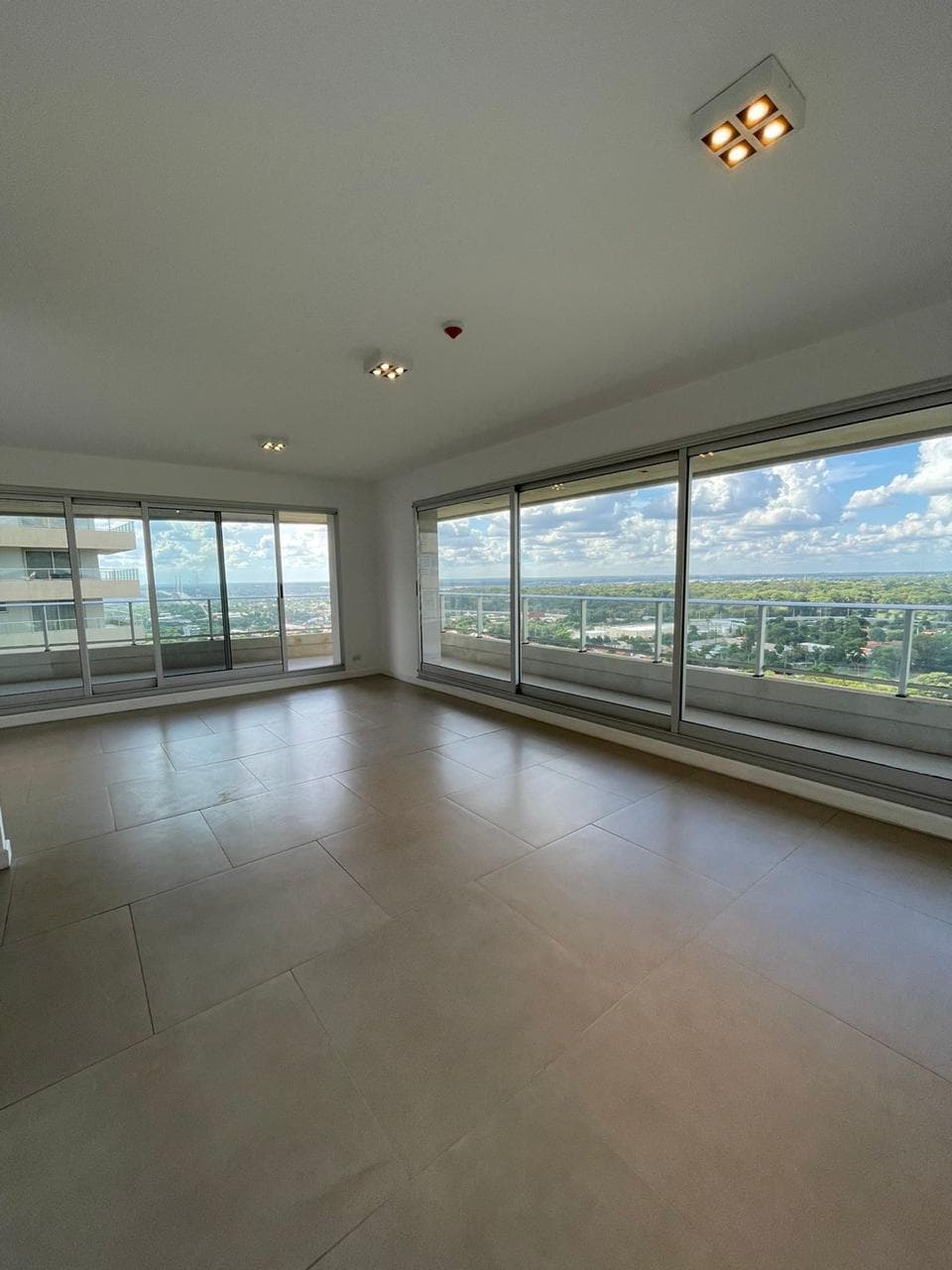 Hermoso y Amplio Dpto de 2 Habit en Suite en Los Patos — foto 1