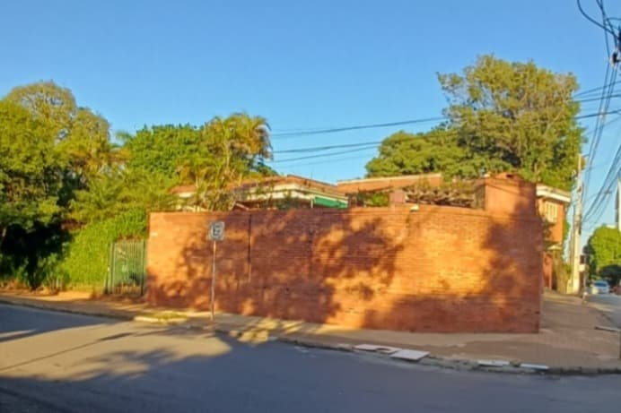 Hermosa casa en esquina barrio Las Mercedes — foto 1