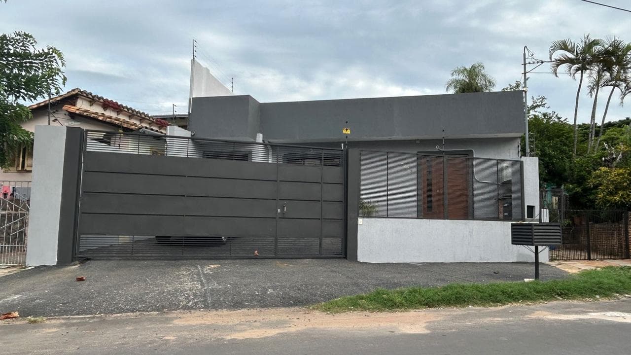 Vendo Residencia Con 5 Habitaciones (3 En Suite) En Asuncion - San Vicente