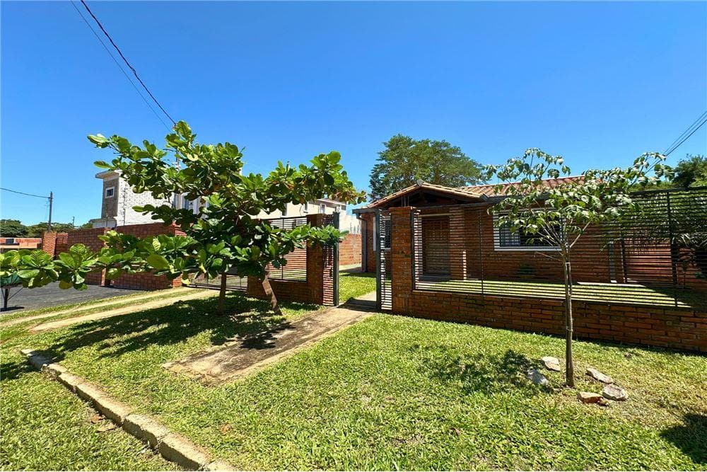 de Casa en Laurelty, Luque, foto 1