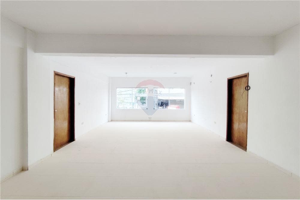 Edificio de 5 niveles, zona Shop Del Sol, foto 4
