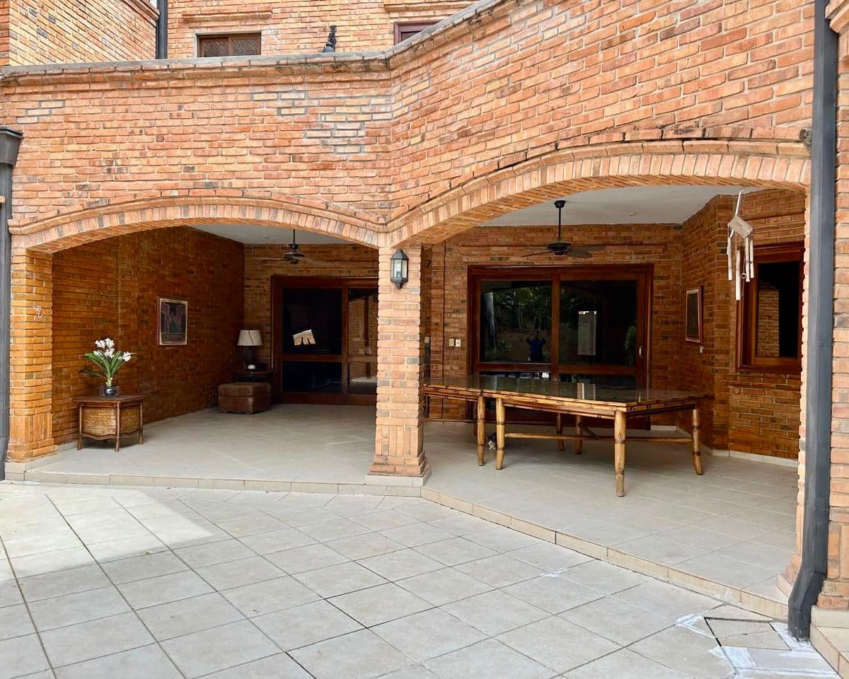 – exclusiva residencia de 3 niveles | barrio mburucuyá, foto 2