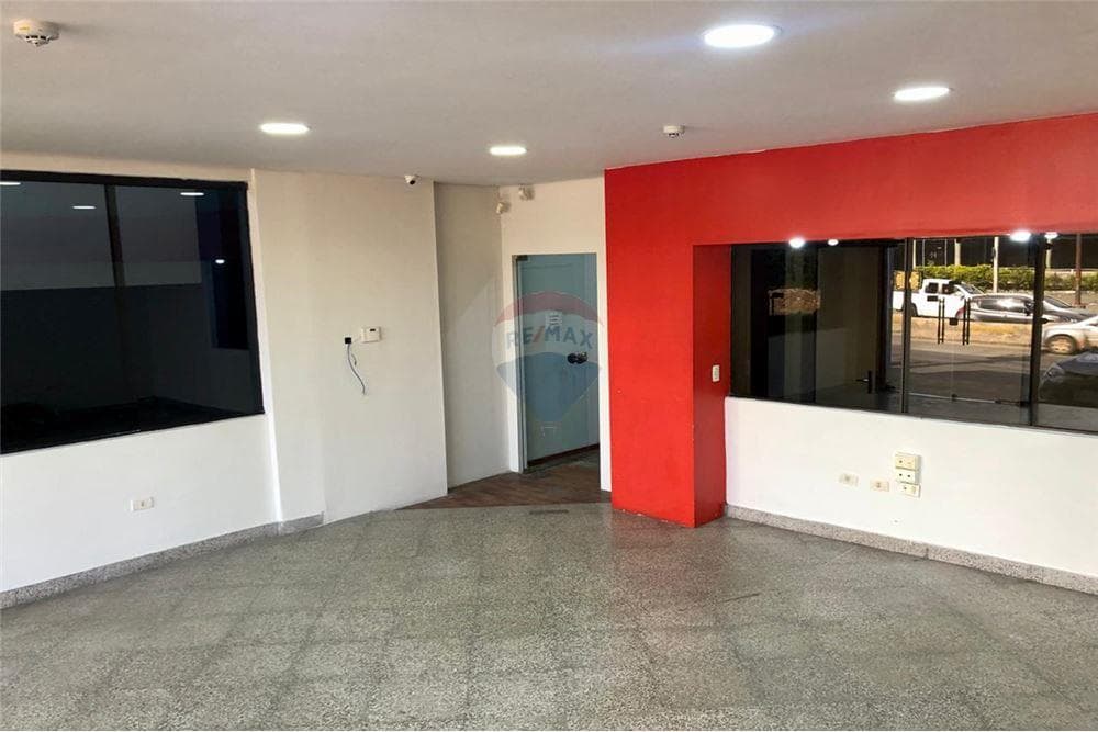Local comercial con depósito San Lorenzo — foto 4