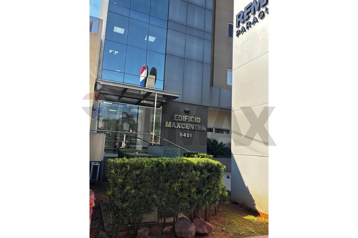 Alquilo oficina en edif max center sobre la av mcal lopez