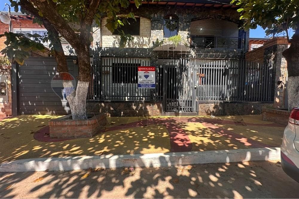 Casa en venta - Lambaré