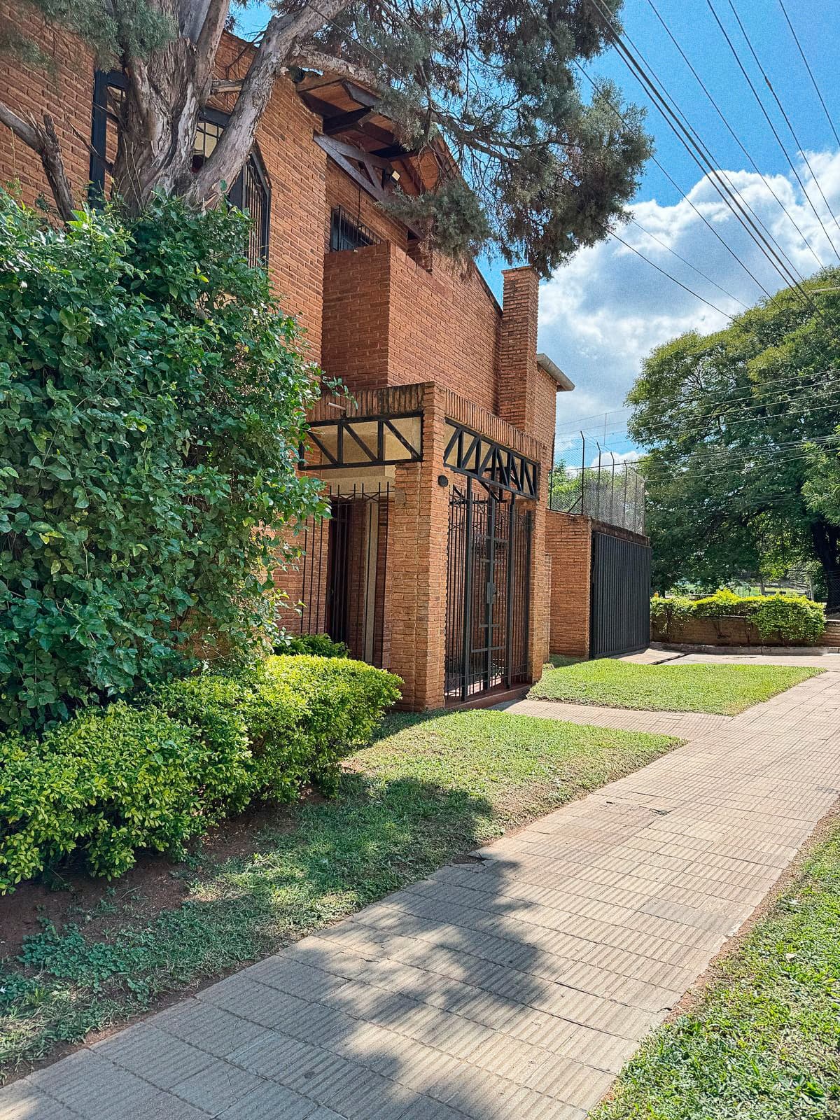 Casa en Venta en Asunción - Barrio Mburucuya