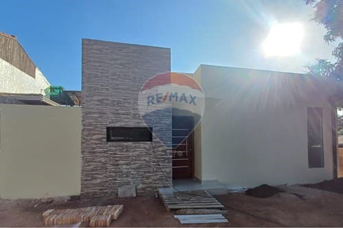Amplia casa familiar en venta en lambare