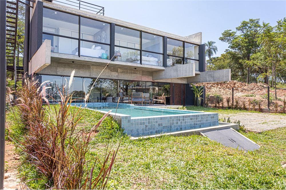 Residencia a estrenar con vista al lago