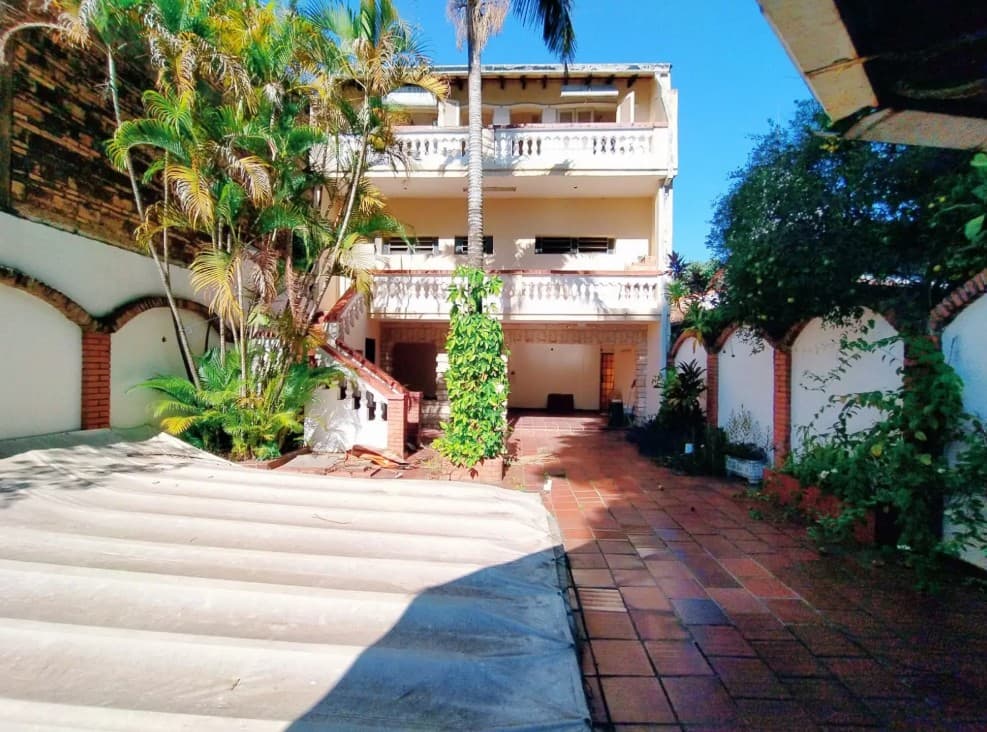 Amplia casa para residencia u oficina la Encarnación