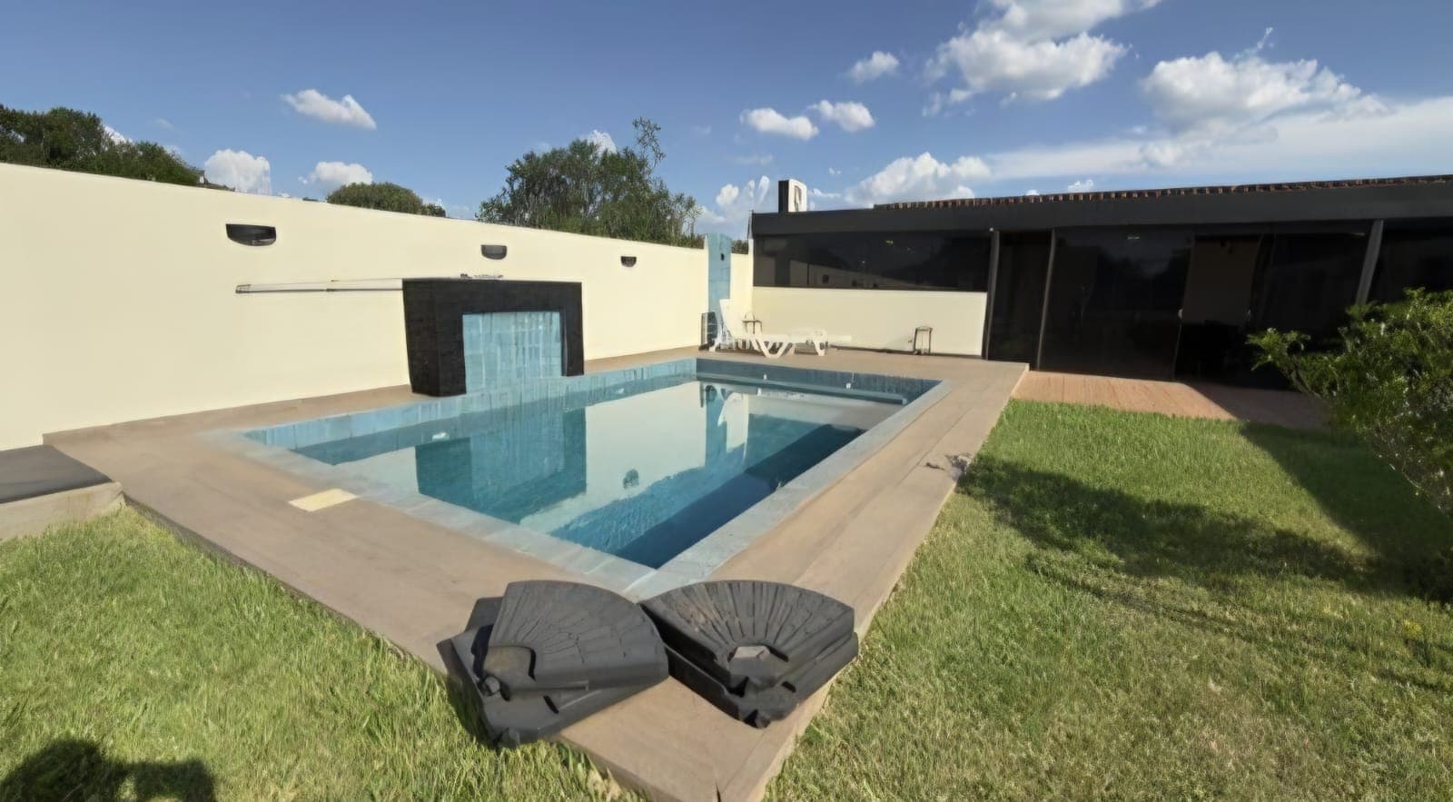 Residencia amplia y moderna con piscina y quincho - San Bernardino