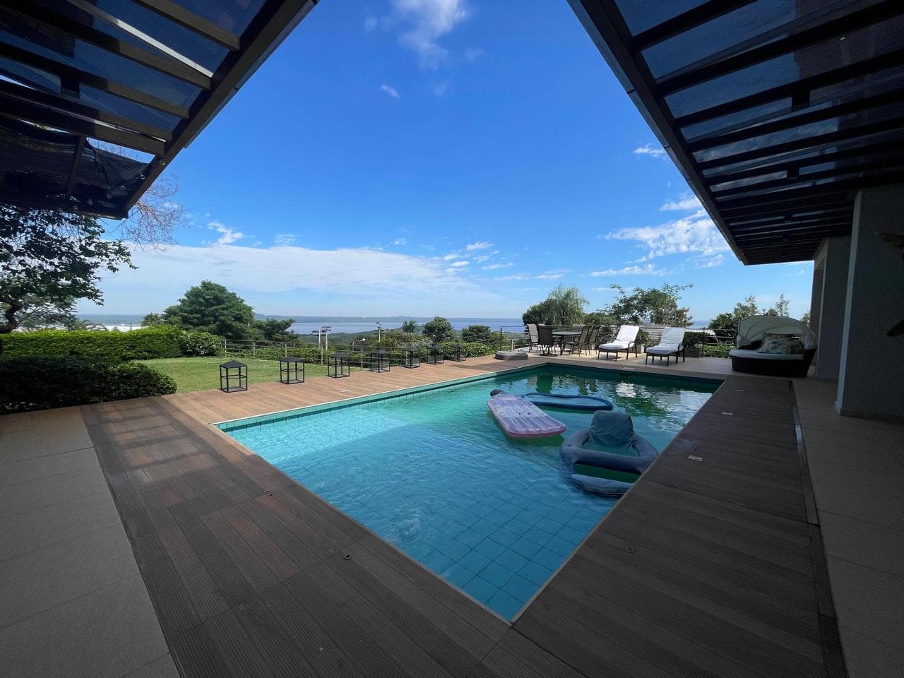 Exclusiva Residencia en San Bernardino: Lujo y Vistas Panorámicas al Lago, foto 1